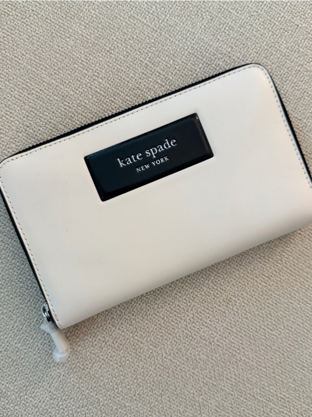 kate spade White Zip-Around Tablet Wallet Case with Black Logo Plaque brand new